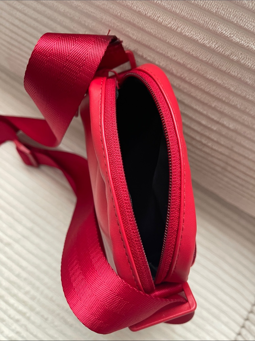 Nike Red Air Jordan Crossbody Bag - Picture 5 of 10